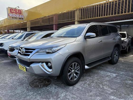 TOYOTA HILUX SW4 2.8 SRX 4X4 7 LUGARES 16V TURBO INTERCOOLER DIESEL 4P AUTOMÁTICO